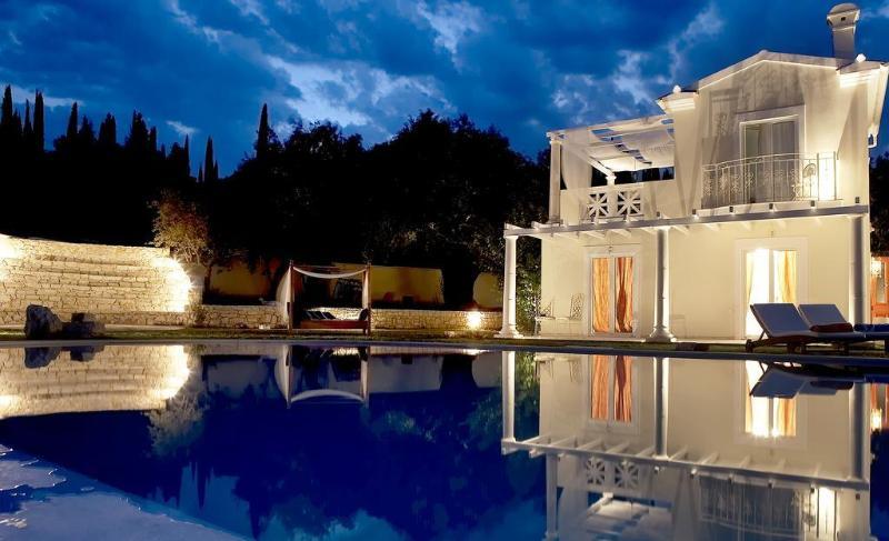 Castello Di Vista Hotel Ypsos Exterior photo